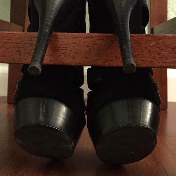 Two Lips 'Control' Bootie - Picture 3 of 3