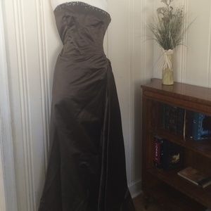 Vera Wang 100% silk strapless gown w/ side train