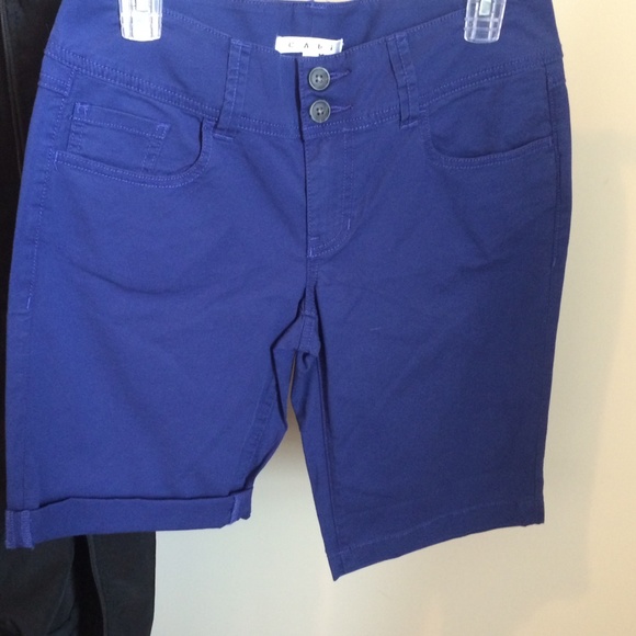 NWOT Lou Short. Cobalt.