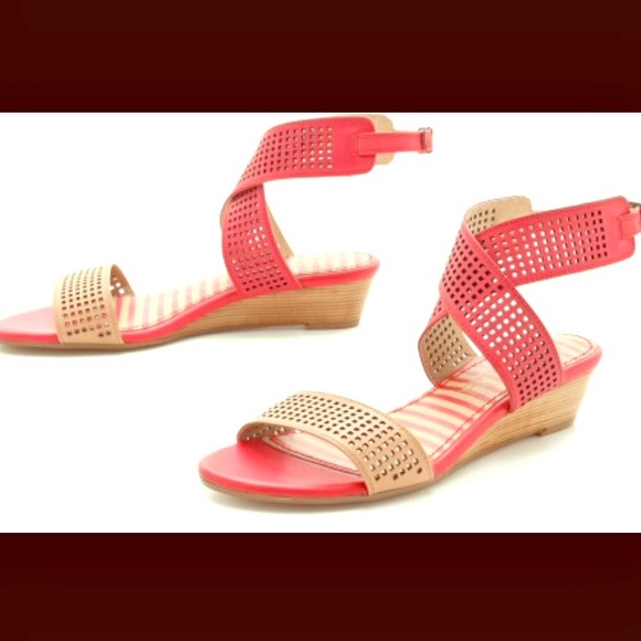 splendid evanston strappy sandals in red and tan