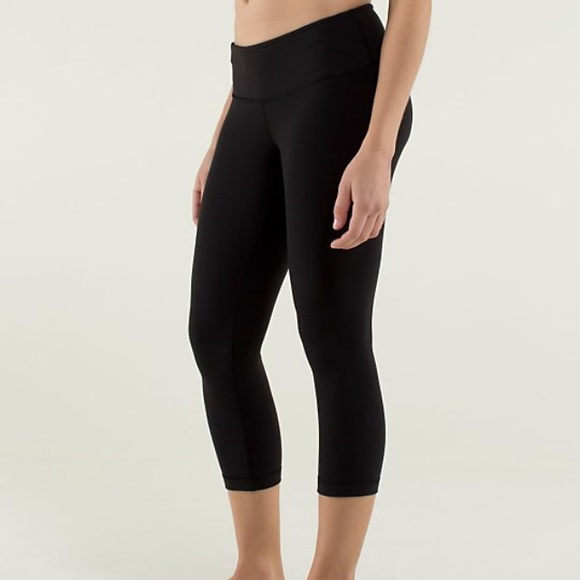 LULULEMON REVERSIBLE CROPS!