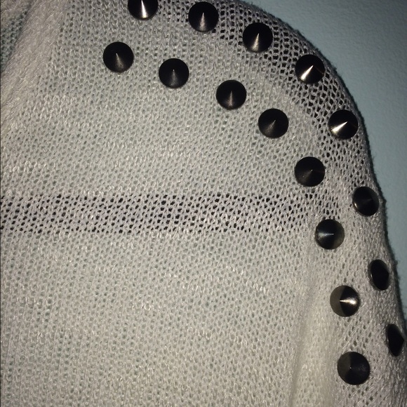 Long Shirt with studs - Picture 3 of 3
