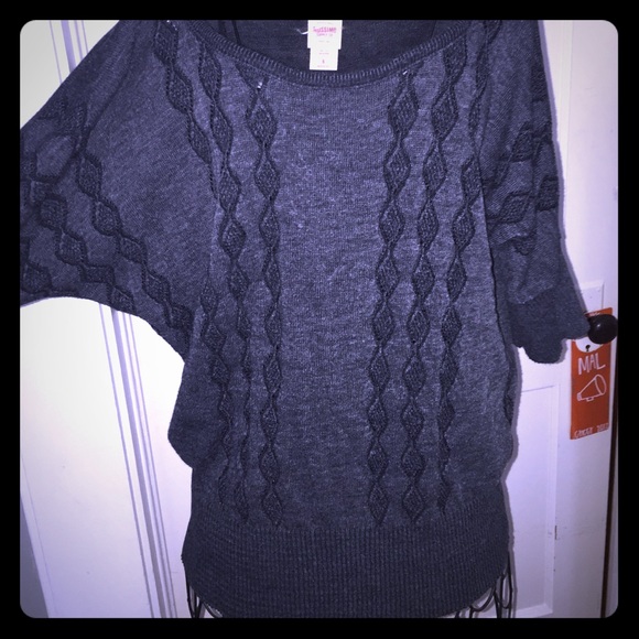 Dark grey mid length sleeved sweater