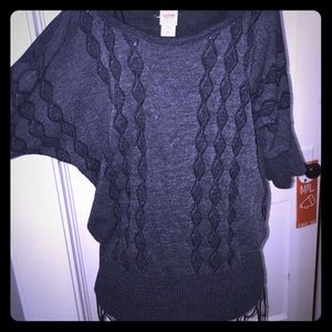 Dark grey mid length sleeved sweater