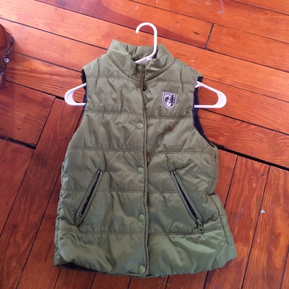 Green vest - Picture 1 of 2