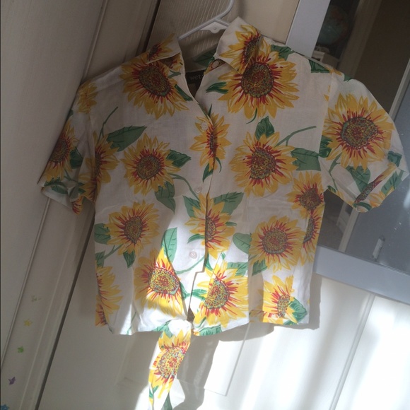Wet seal sunflower top