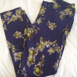 Floral ankle denim size 28 Jessica Simpson