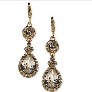 Teardrop dangle earrings