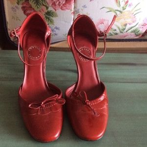 Red pumps