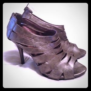 Sexy Pewter Heels by Diba - Size 9.5