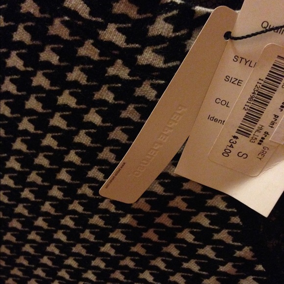 Black and white dress with lace on the shoulders. - Picture 3 of 3