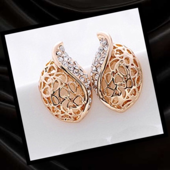 Jewelry - 🌟MAKE AN OFFER 🌟Water drop earrings