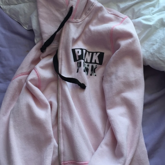 VS pink hoodie LOVE THIS!
