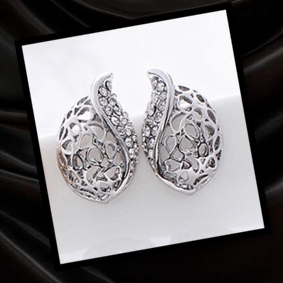 Jewelry - Water drop earrings