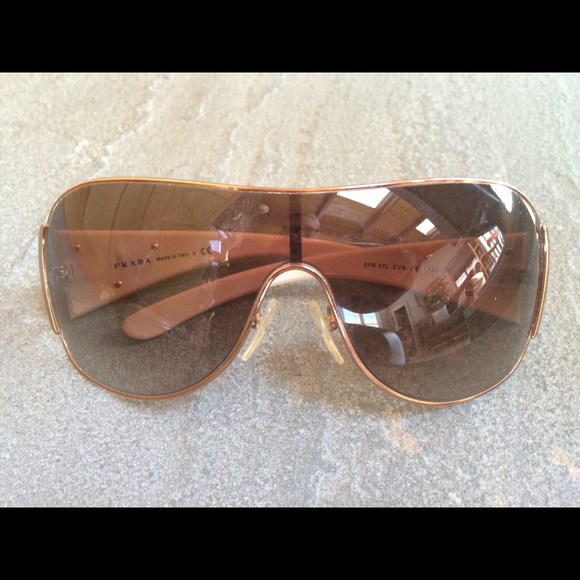 Prada sunglasses !! Authentic!!