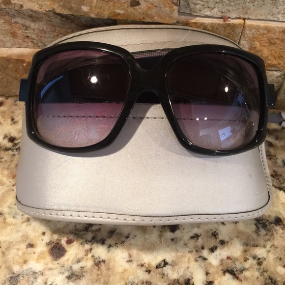 Authentic Christian Dior black sunnies 😍😍