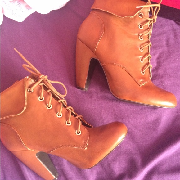 Dollhouse Shoes - Dollhouse chestnut/tan booties/boots never worn