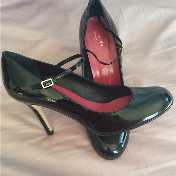 GORGEOUS BLACK PUMPS!