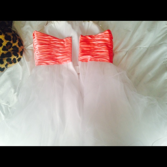 Dress - Picture 3 of 3
