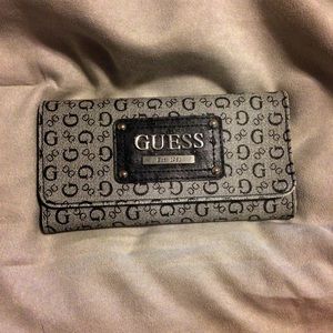 Guess tri-fold wallet