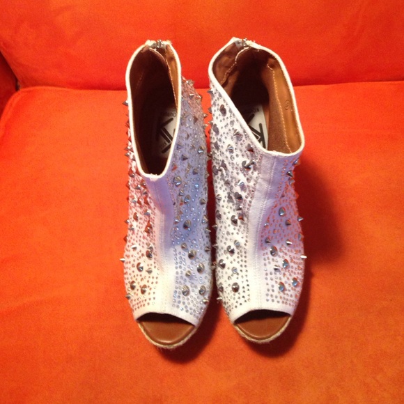 White high heel wedges