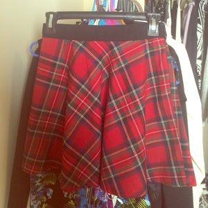 Adorable high waisted plaid skirt