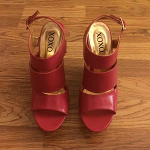 Red strap with cork similar wedge heel