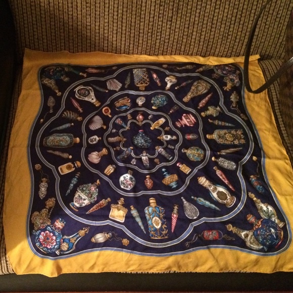 ❌❌SOLD ❌❌Authentic HERMES scarf - Picture 2 of 4