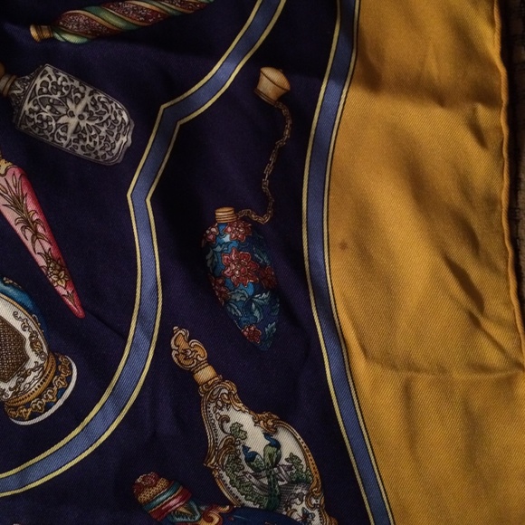 ❌❌SOLD ❌❌Authentic HERMES scarf - Picture 4 of 4