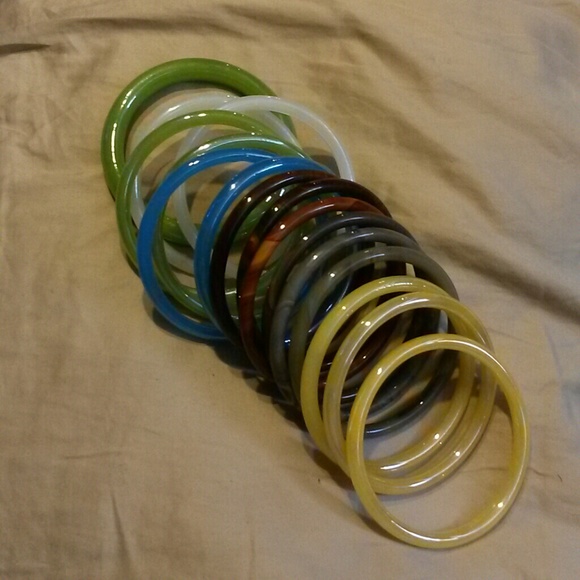 16 Glass bangles