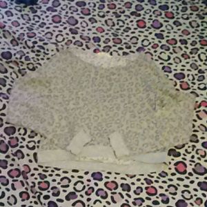 Long sleeve gray cheetah print crop top