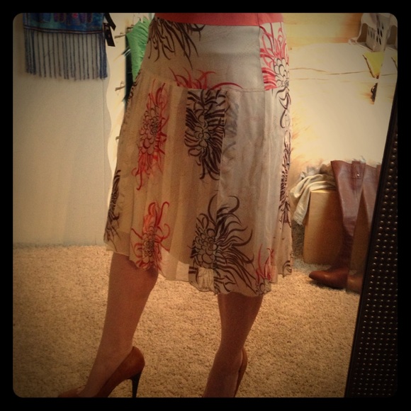 Beautiful fully lines skirt.