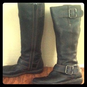 Born BOC boots leather uppers size 6