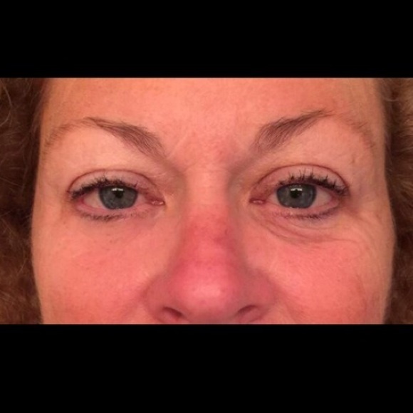 2 tubes of Instantly Ageless