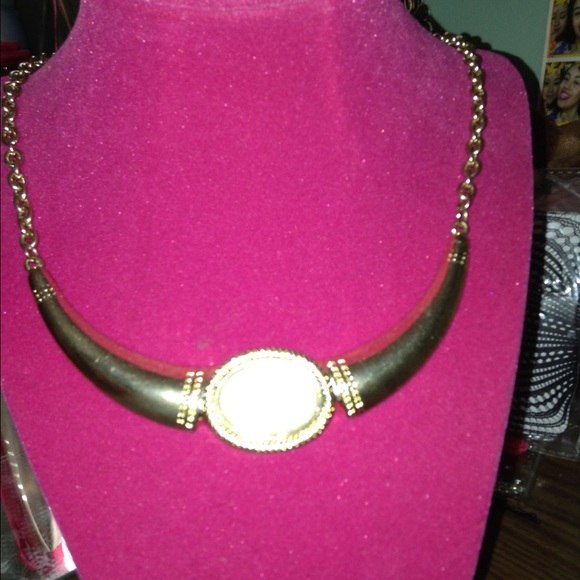 Gold color necklese