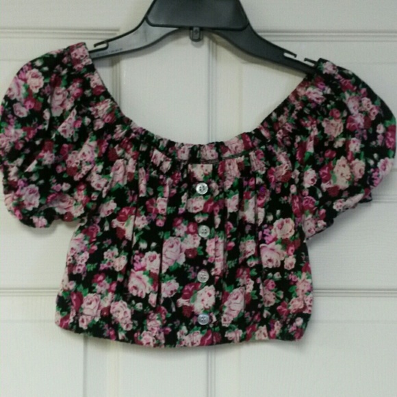 NWOT Urban Outfitters crop top