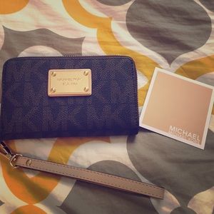 Michael kors brown leather MK wristlet