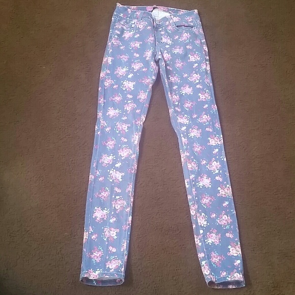 Jeans - Picture 1 of 2