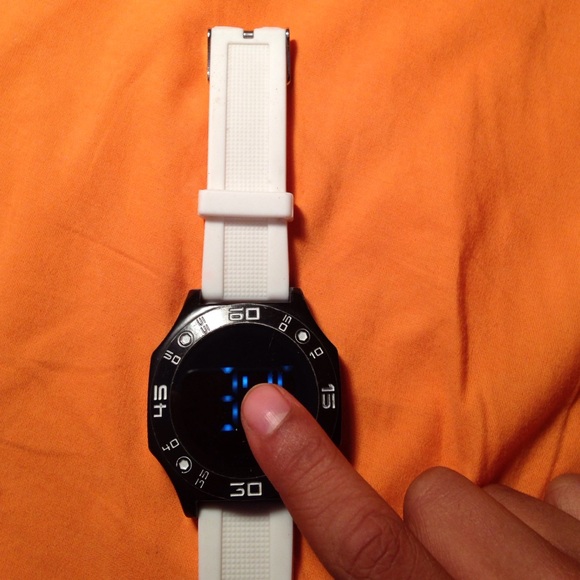 Touch screen watch - Picture 2 of 3