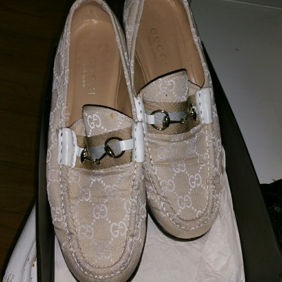 GUCCI Woman's beige loafers. AUTHENTIC. SIZE 8.5