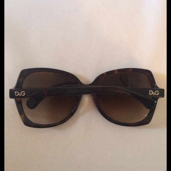 ✨ AUTHENTIC Dolce & Gabbana Sunglasses & Case 😎✨ - Picture 2 of 3