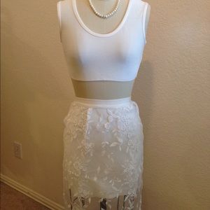 |Crisp White Crop-top Set