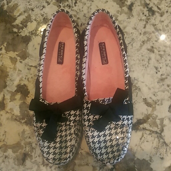 Sperry black and white flats. Never worn. Size 8M.