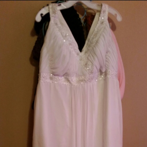 White size 16 wedding dress from David's bridal - Picture 2 of 4