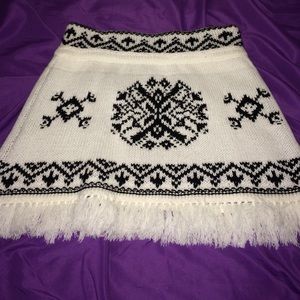 Jessica Simpson knit fringe skirt