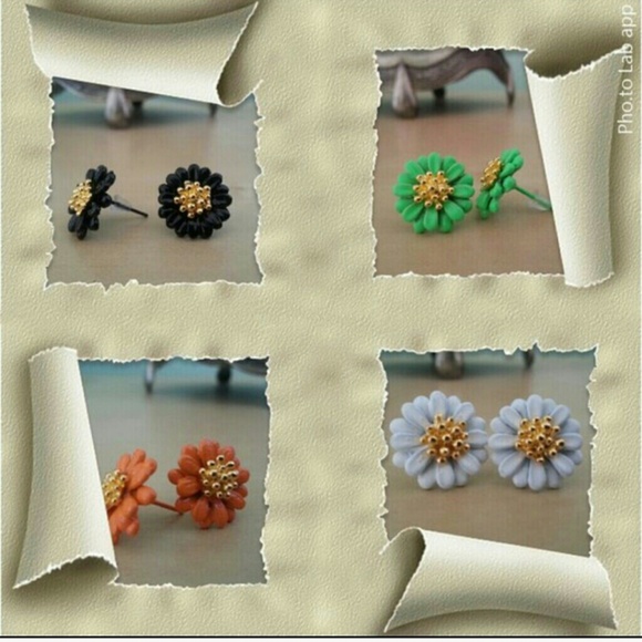 Daisy Flowers Stud Earrings- choose color - Picture 2 of 2