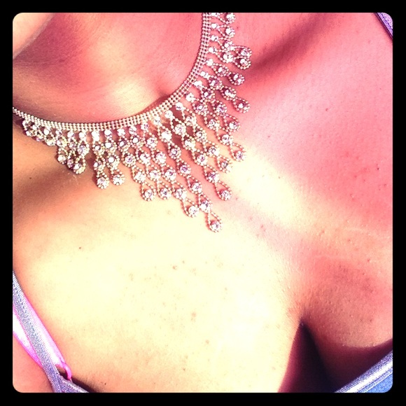 Beautiful "Diamond" Necklace