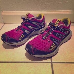 Salomon running shoes 💥Make an Offer💥