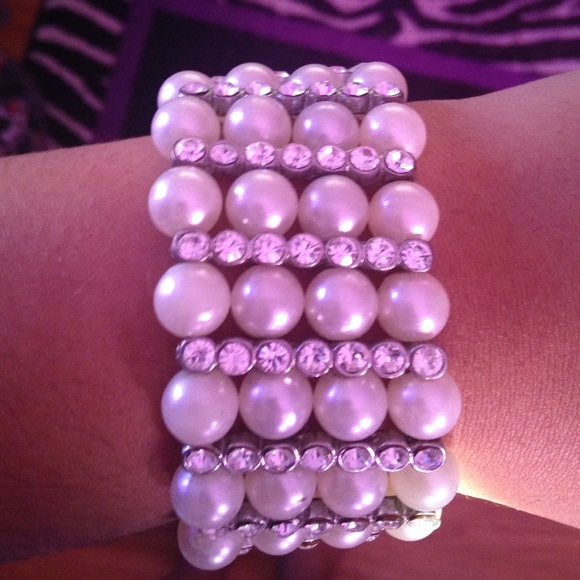 Fake Pearl and Diamond Bracelet