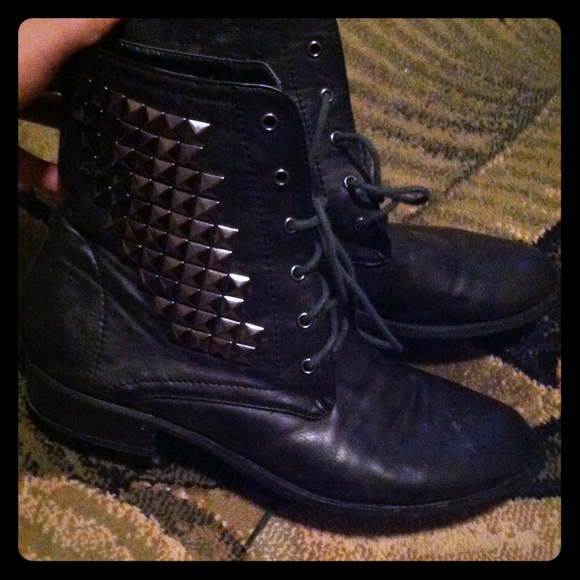 Combat boots